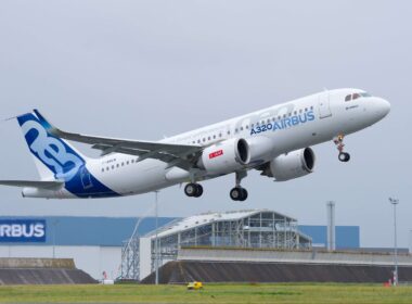 a320neo_airbus_taking_off.jpg