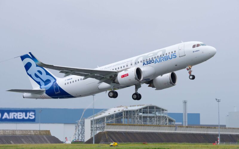 a320neo_airbus_taking_off.jpg