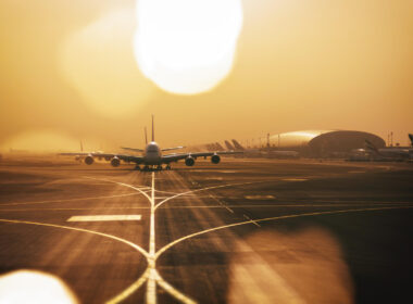 a380_superjumbos_queue_in_dubai_airport-1.jpg