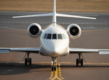 a_dassault_falcon_business_jet.jpg