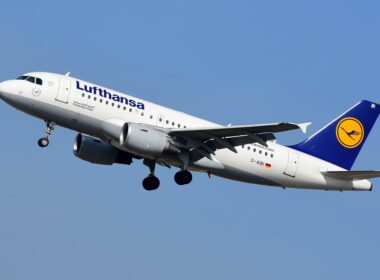 a_lufthansa_airplane.jpg