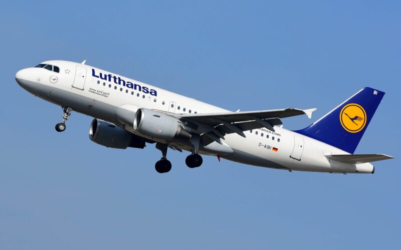 a_lufthansa_airplane.jpg