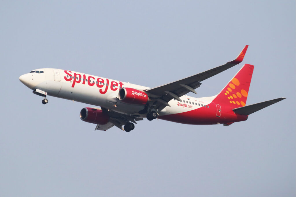 a_spicejet_737-800_landing_in_bangkok_thailand.jpg