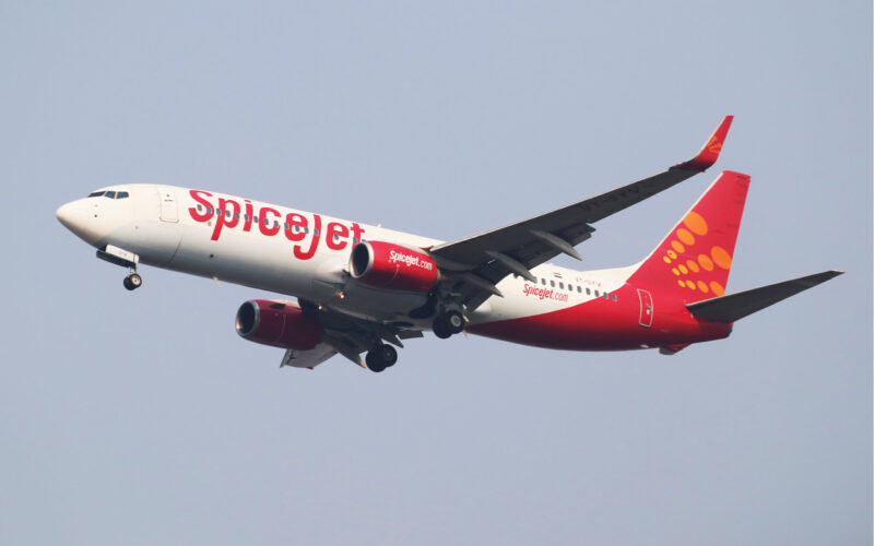 a_spicejet_737-800_landing_in_bangkok_thailand.jpg