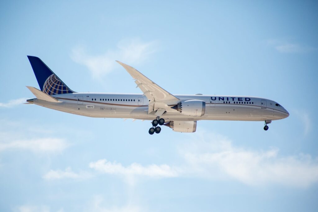 a_united_airlines_boeing_787_dreamliner.jpg