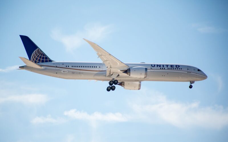 a_united_airlines_boeing_787_dreamliner.jpg