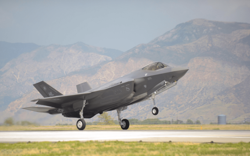 a_usaf_f-35_lands_at_hill_afb.png