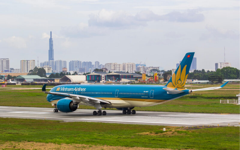 a_vietnam_airlines_boeing_787_in_ho_chi_minh_city.jpg