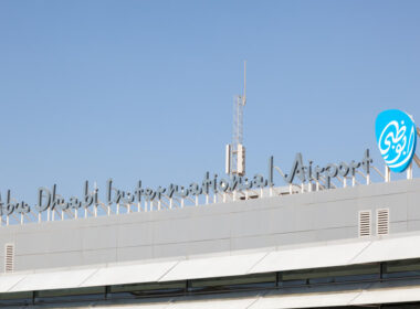 abu_dhabi_international_airport_sign_auh.jpg