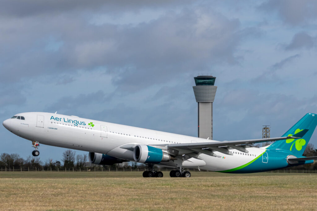 aer_lingus_airbus_a330_departing_dublin_airport_dub.jpg