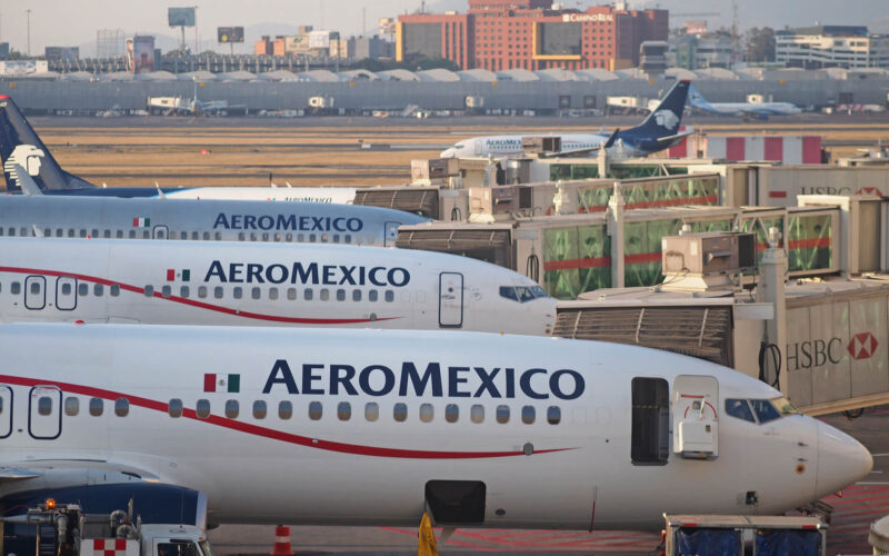 aeromexico_boeing_737s_at_mexico_city_airport.jpg