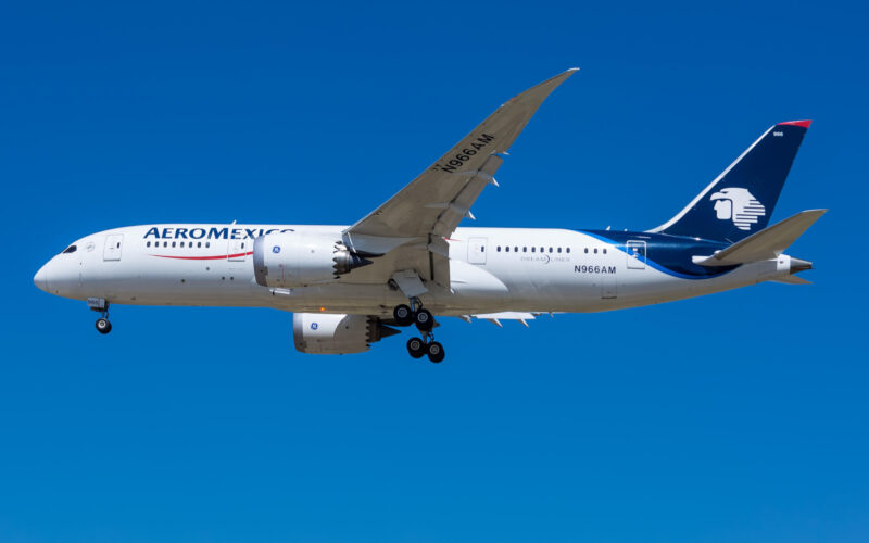 aeromexico_boeing_787-8_dreamliner_over_santiago_chile.jpg