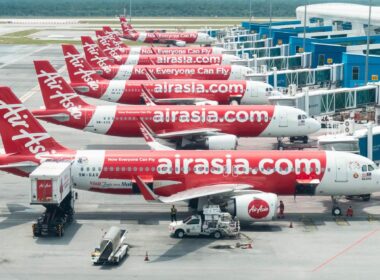 air_asia_aircrafts_docking_at_klia2_kuala_lumpur_international_airport_2_3-6.jpg