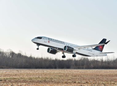 air_canada_airbus_a220-300_takes_off.jpg