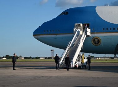 air_force_one_arriving_at_raf_mildenhall_for_the_g7_summit-1.jpg