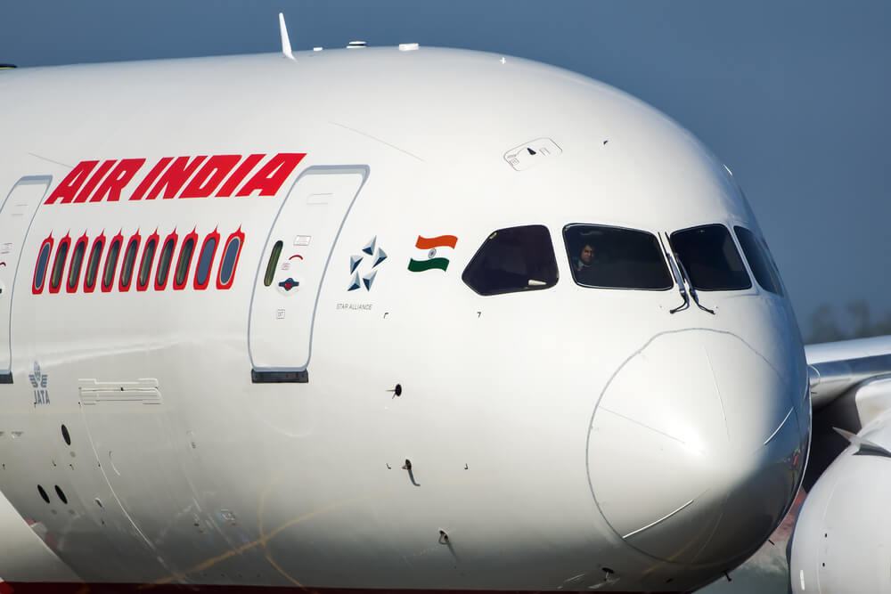 air_india_boeing_787_dreamliner_at_moscow_domodedovo_international_airport.jpg