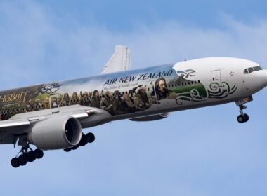 air_new_zealand_boeing_777-300_airliner.jpg