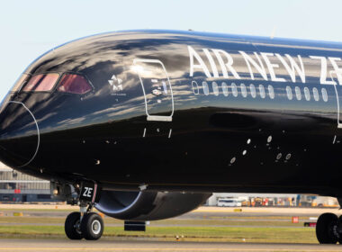 air_new_zealand_boeing_787_dreamliner_in_all_blacks_livery.jpg