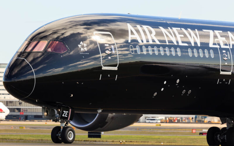 air_new_zealand_boeing_787_in_all_blacks_livery.jpg