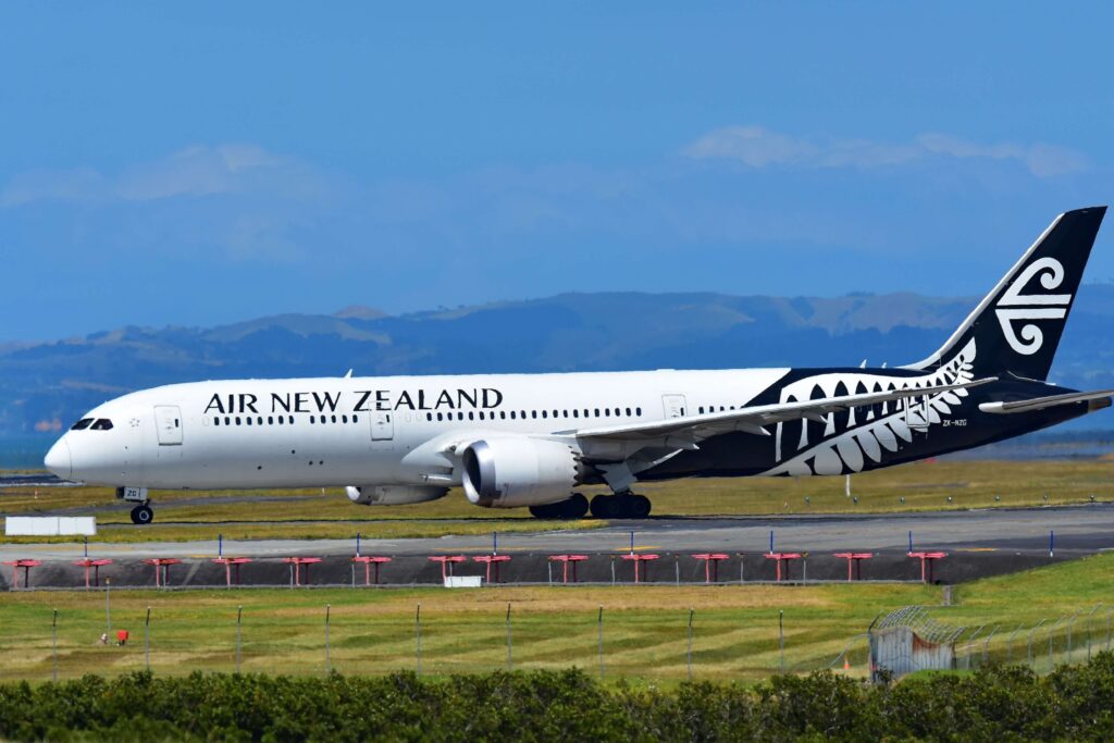 air_new_zealand_boeing_787_plane.jpg