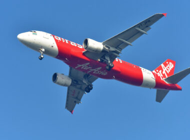 airasia_plane_landing_in_new_delhi.jpg