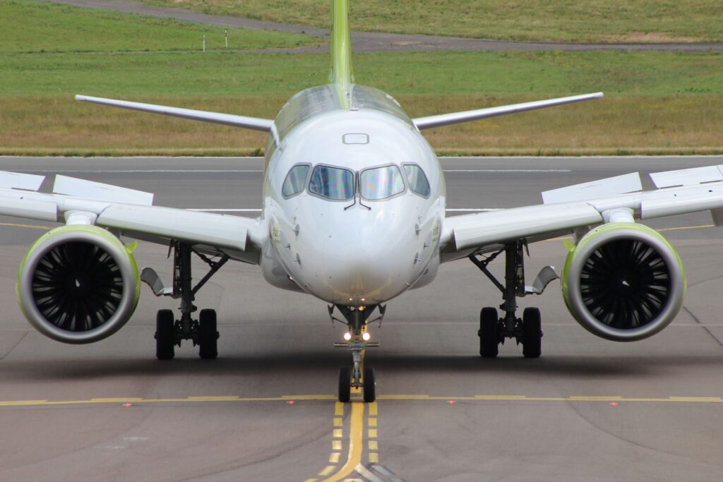 airbaltic_a220-2.jpg