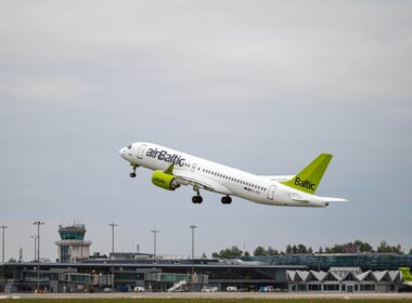 airBaltic A220