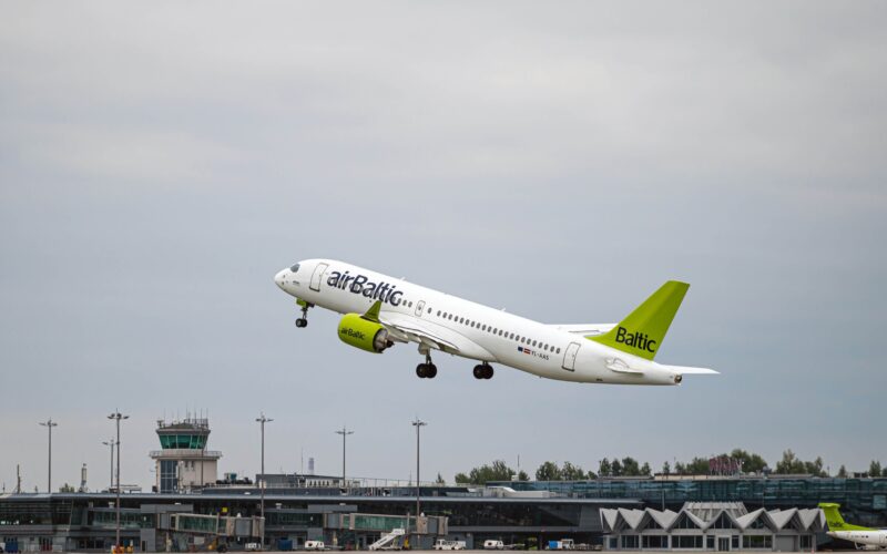 airBaltic A220