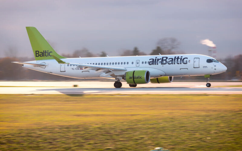 airbaltic_airbus_a220-300_yl-cse_landing_at_moscow_sheremetyevo_international_airport-1.jpg