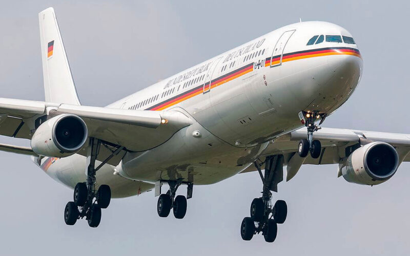 airbus_a-340-300_-_1601_-_luftwaffe_28528907566.jpg