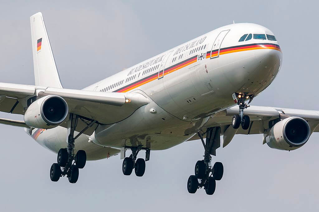 airbus_a-340-300_-_1601_-_luftwaffe_28528907566.jpg