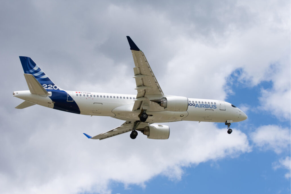 airbus_a220__landing_at_toulouse_blagnac_airport_tls_in_airbus_test_livery.jpg