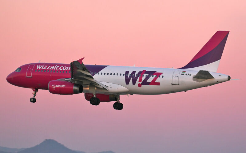 airbus_a320-233_wizz_air_ha-lpe_8399569664-1.jpg