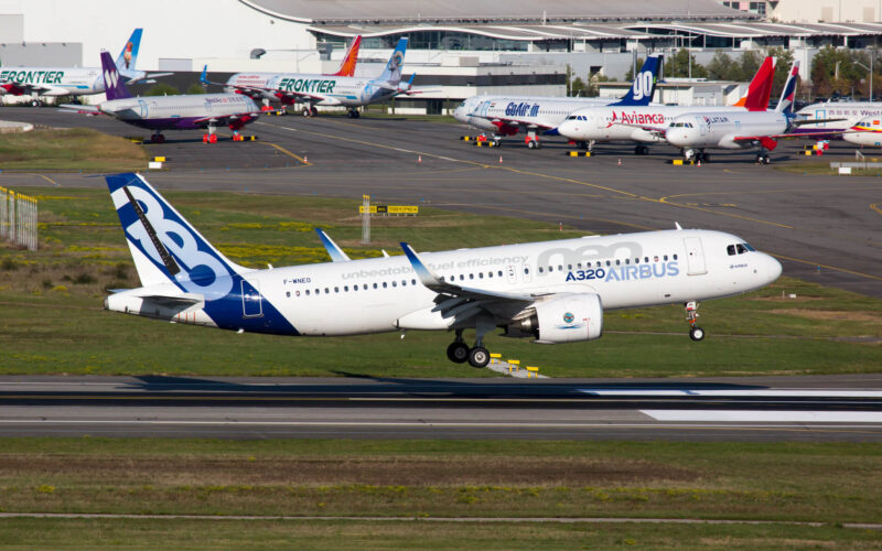 airbus_a320neo_landing_after_its_test_flight_in_toulouse_blagnac_airport_tls.jpg