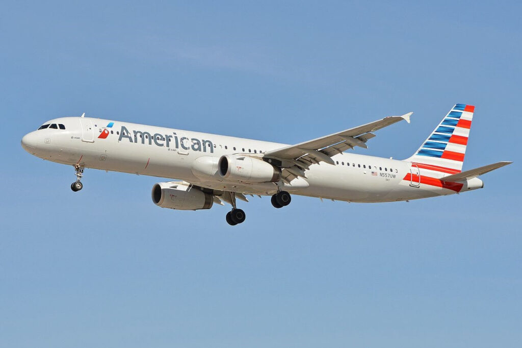 airbus_a321-231_‘n557uw_american_airlines_27862818474.jpg