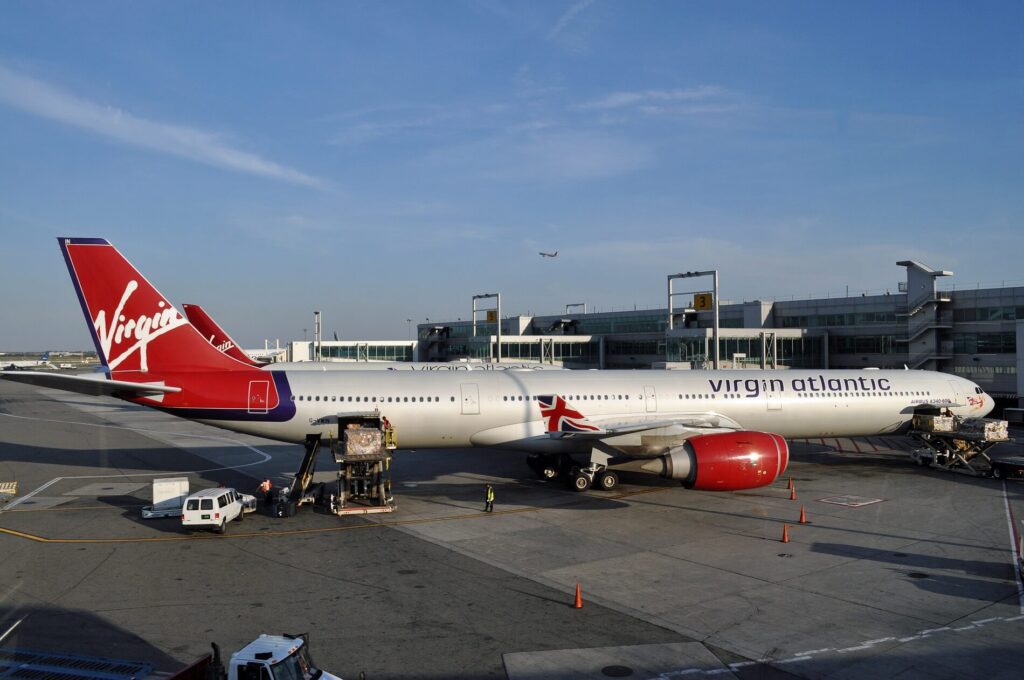 airbus_a340-600_virgin_atlantic_at_jfk_airport-5.jpg