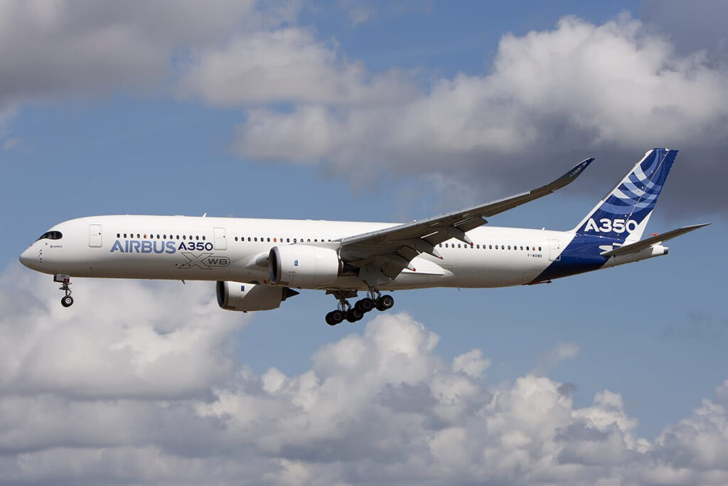 airbus_a350-941_airbus_industrie_jp7680656.jpg