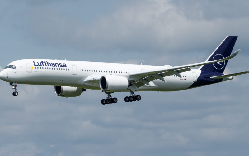 airbus_a350_of_lufthansa_at_munich_airport.jpg