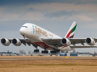 airbus_a380-800_emirates_take_off_from_prg_airport_in_prague-5.jpg