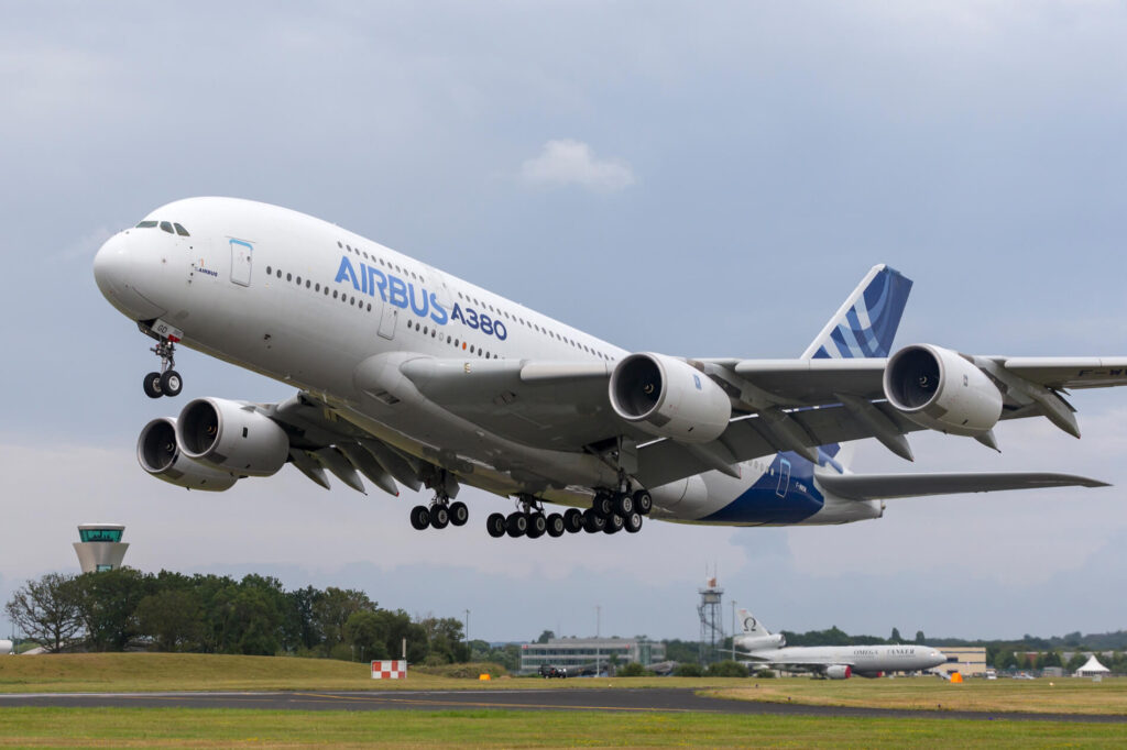 airbus_a380_departing_farnborough_airshow_2014.jpg