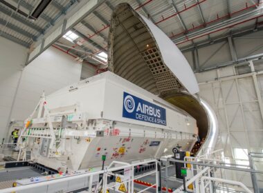 airbus_beluga_brings_airbus_satellite_to_kennedy_space_center-tls-loading1_copyright-airbus.jpg