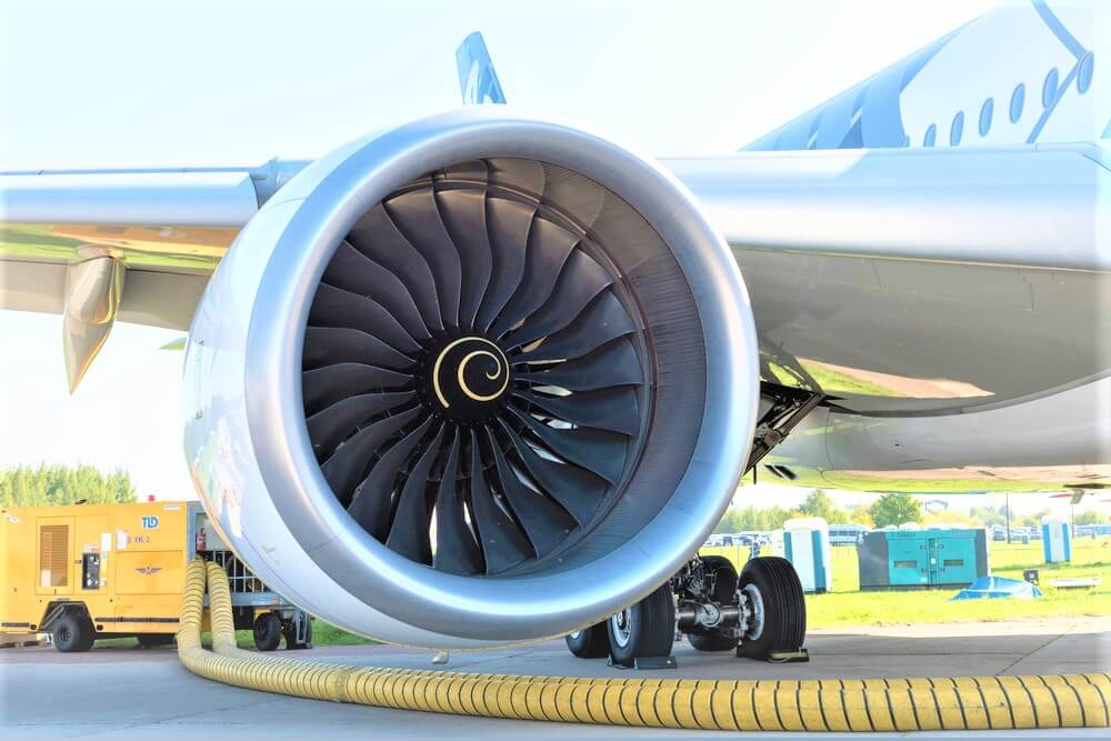 aircraft_engine_rolls-royce_trent_xwb_long-range_wide-body_twin-engine_passenger_aircraft_airbus_a350-900_xwb.jpg