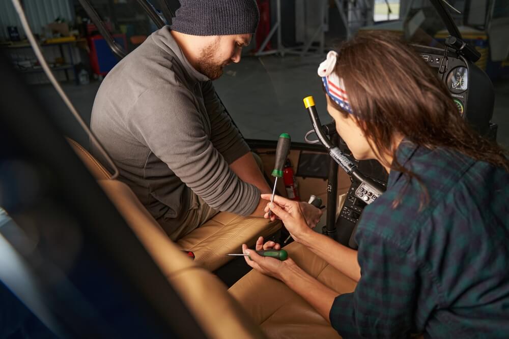 aircraft_mechanic_couple-5.jpg