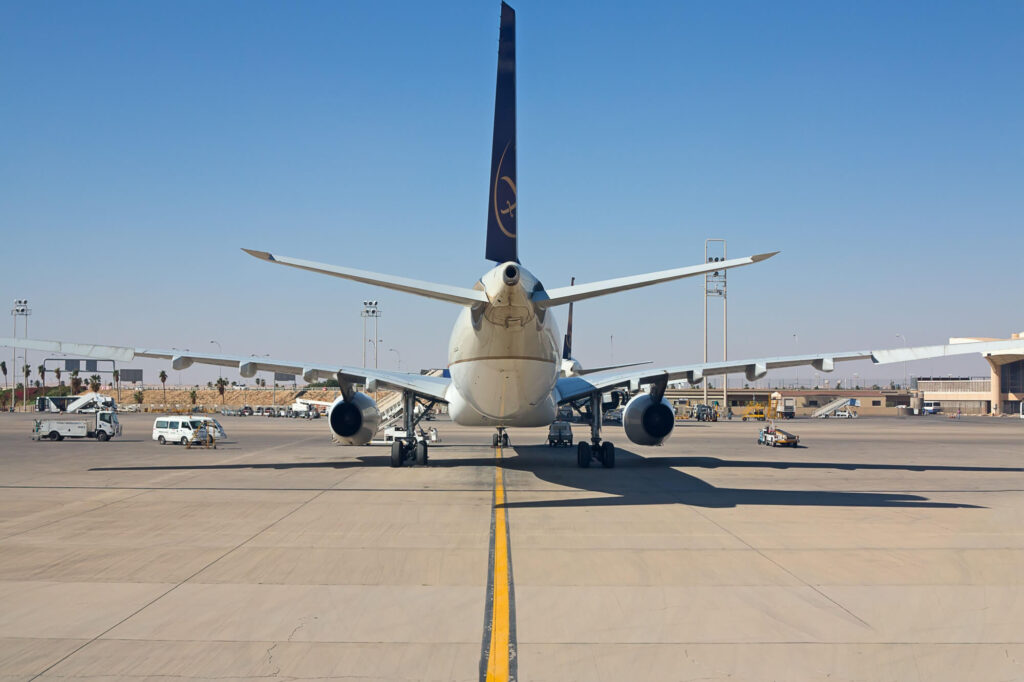 aircraft_preparing_for_takeoff_in_riyadh.jpg