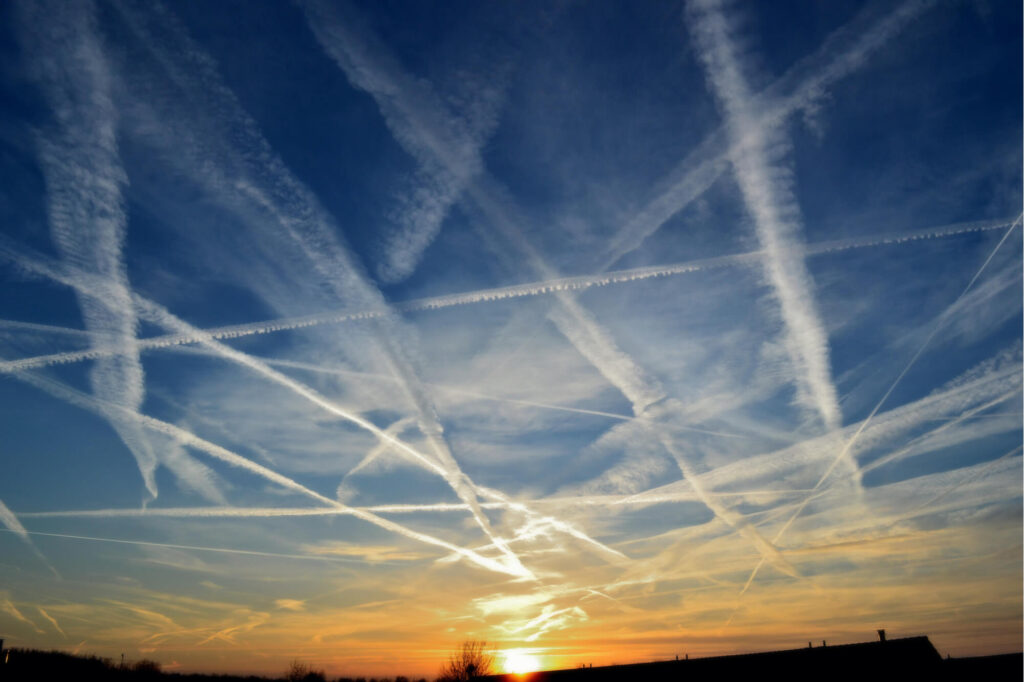 aircraft_tracks_in_the_sky.jpg