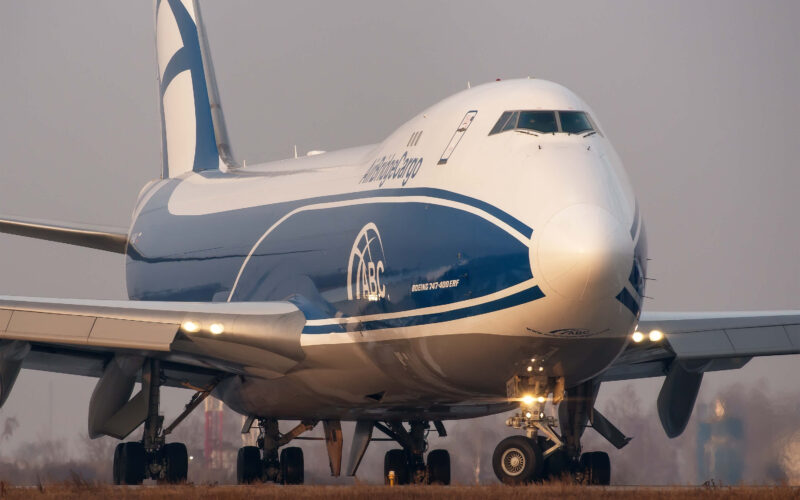 airlplane-boeing-747-400-taxiing-auerotime-news.jpg