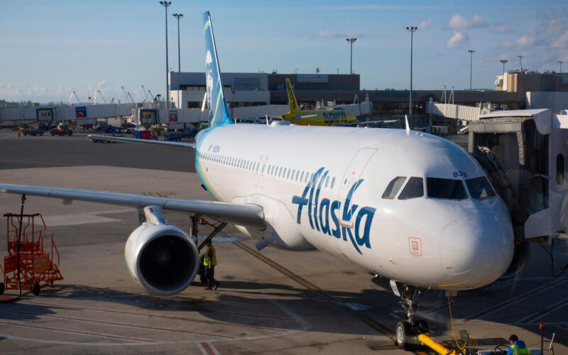 alaska_airlines_airbus_a320_at_seattle_international_airport_sea.jpg