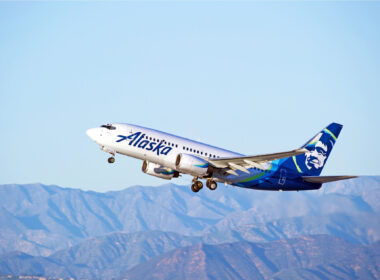 alaska_airlines_boeing_737-700_departing_los_angeles_international_airport_lax.jpg