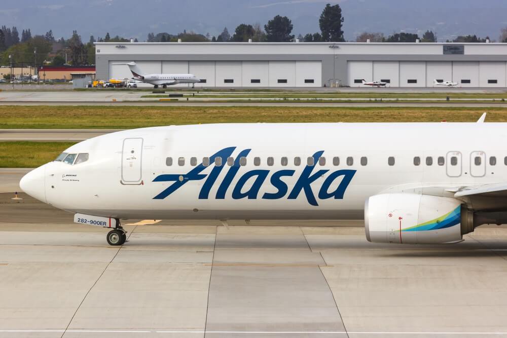 alaska_airlines_boeing_737-900.jpg