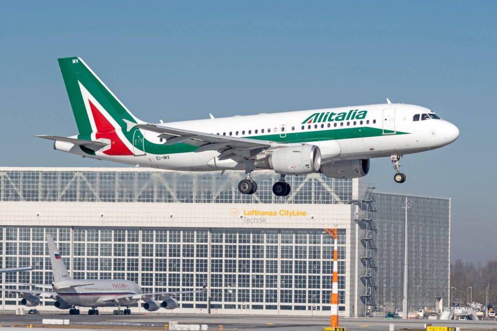 alitalia_airbus_a319-111_2-1.jpg